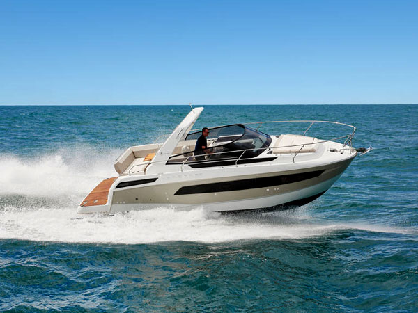 bateau a moteur d'occasion